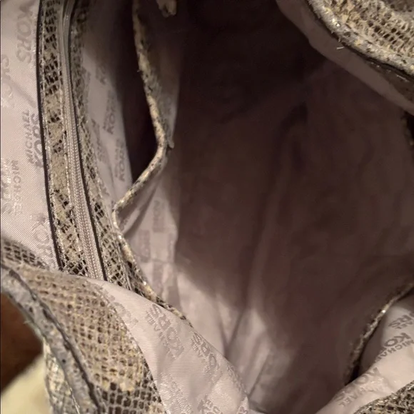 Michael Kors Elegant Snakeskin Shoulder Bag - Picture 11 of 14